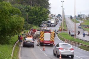 Congestionamento chega a 5 quilômetros próximo à interdição da BR-153 (Foto: Jucimar de Sousa - Mais Goiás)