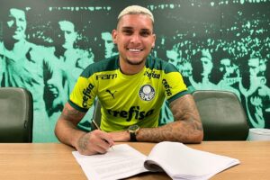 Navarro assina contrato com o Palmeiras