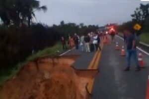 O trecho da rodovia entre Teresina de Goiás e Alto Paraíso havia sido interditado parcialmente no último sábado