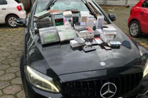 Criminosos trocavam peças de iPhones roubados para que parecessem legais (Foto: Polícia Civil)