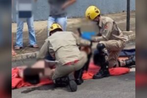 Mulher fica ferida após colisão entre moto e carro em Catalão