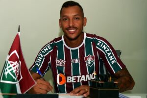 David Duarte assina contrato com o Fluminense