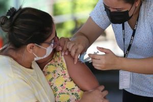 Vereador quer proibir vacinação infantil contra Covid-19 em Goiânia