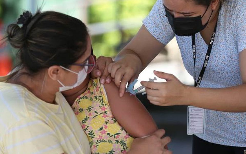 Vereador quer proibir vacinação infantil contra Covid-19 em Goiânia