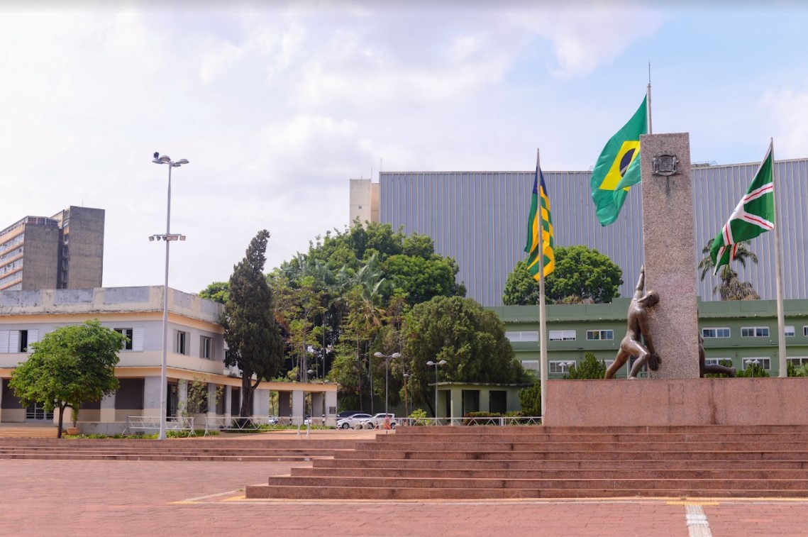 Praça Cívica é destino para um passeio turístico em Goiânia