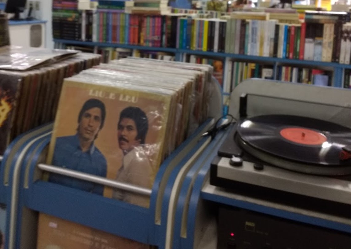 Páginas Antigas é opção para comprar disco de vinil em Goiânia
