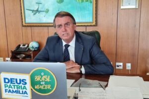 Bolsonaro critica vacinação infantil: “Qual o interesse das pessoas taradas por vacina?”