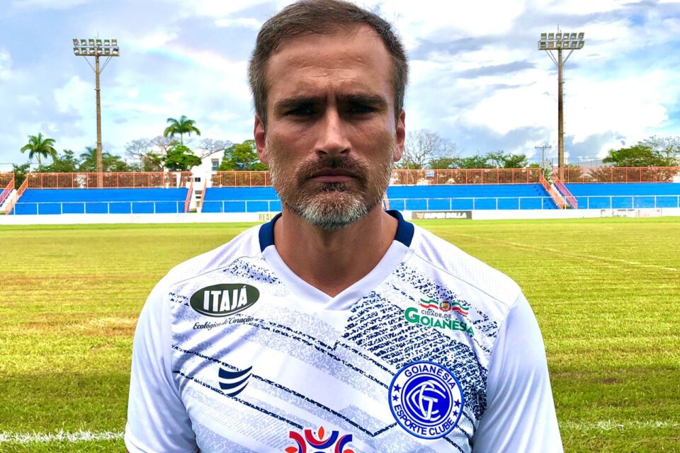 Edson Júnior, treinador do Goianésia