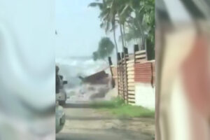 Tsunami atinge Tonga após erupção de vulcão submarino