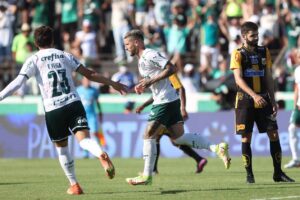 Zé Rafael comemorando gol contra Novorizontino