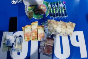 PM acaba com ponto de venda de drogas no centro de Goiânia (Foto: Polícia MIlitar)