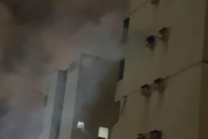 Incêndio no 4º andar de um apartamento mobiliza bombeiros no setor Bueno, em Goiânia