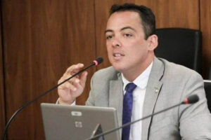 TSE comunica TRE sobre a cassação do vereador por Goiânia, Leo José