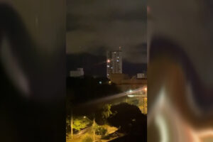Apartamento de prédio residencial pega fogo no Setor Universitário, em Goiânia