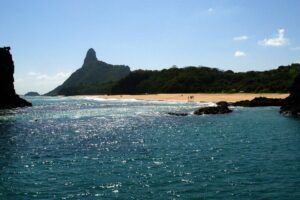 Após um ataque de tubarão a uma menina de 8 anos, a Praia do Sueste, em Fernando de Noronha (PE), segue fechada. (Foto: reprodução/Agência Brasil)