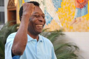Pelé continua apresentando melhora em seu estado clínico, diz boletim médico (Foto: Divulgação - Santos)