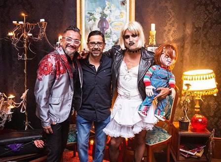 Caio Castro se fantasia de 'a noiva de Chucky' em aniversário; veja fotos