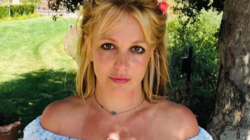 Ex de Britney Spears espiona casa da mãe da cantora após sair da prisão