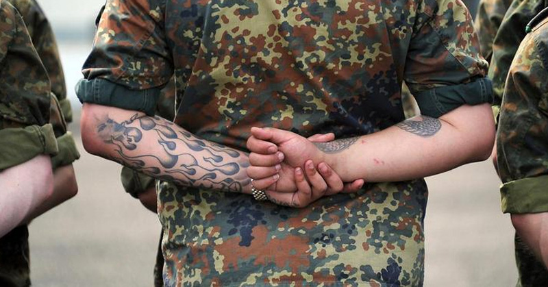 Bolsonaro sanciona projeto que detalha proibição de tatuagem na Marinha