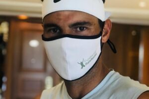 Rafael Nadal de máscara