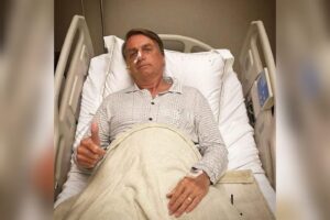 Bolsonaro está com suboclusão intestinal e não tem previsão de alta, diz hospital