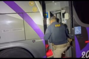 Passageiro é preso por apalpar genitália de viajante dentro de ônibus, em Porangatu