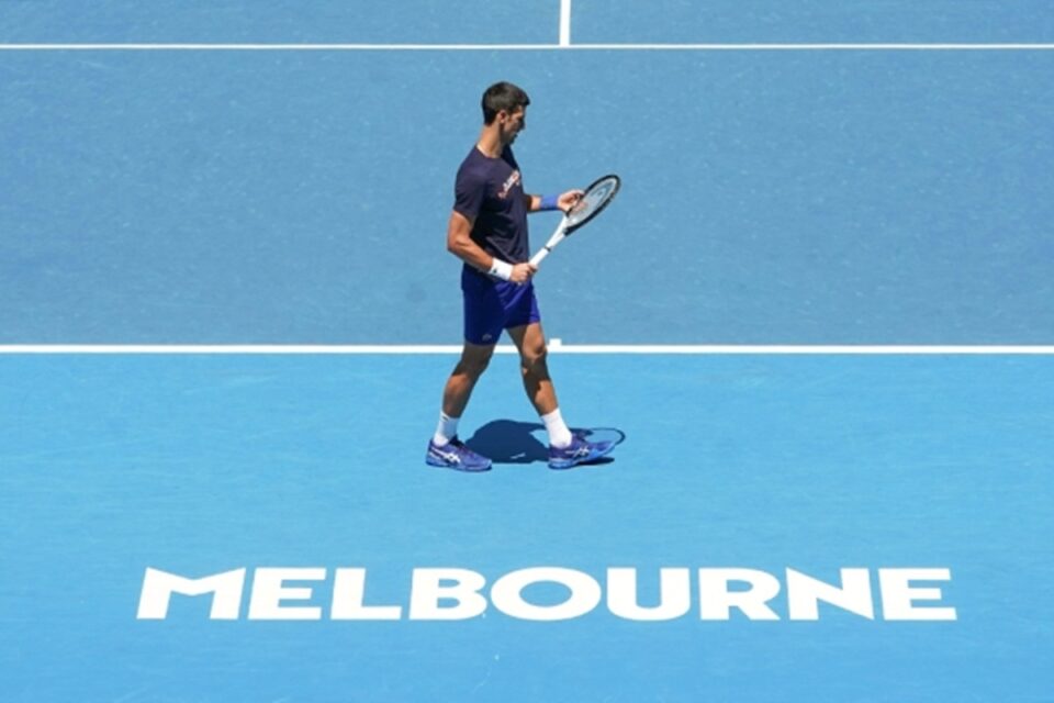 Novak Djokovic em treino para o Australian Open