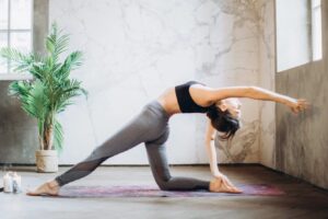 O Yoga em Goiânia pode ser praticado em academias e espaços especializados na prática