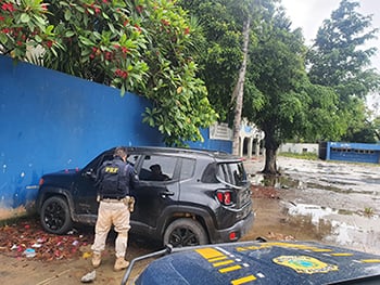Escola é utilizada para depósito de veículos roubados no Rio de Janeiro