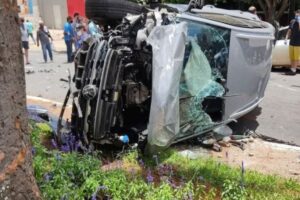 Servidora do Ministério da Saúde fica ferida após acidente de carro em Goiânia