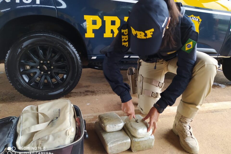PRF prende três pessoas por tráfico de drogas na região metropolitana de Goiânia (Foto: PRF)