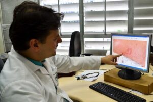 Procura por telemedicina aumenta com alta de casos de Covid e gripe no Brasil