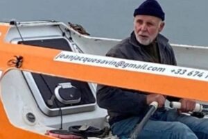 Aventureiro francês de 75 anos morre durante tentativa de cruzar Atlântico a remo