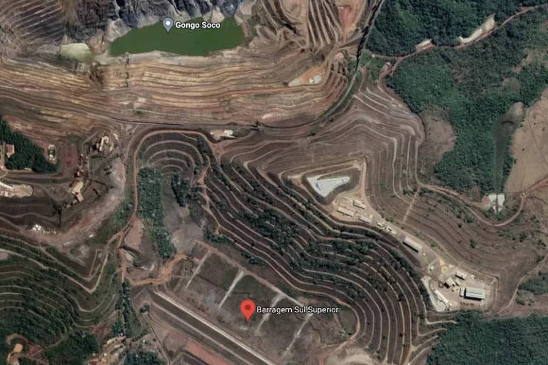 Imagem aérea da barragem Sul Superior, da Vale, em Minas Gerais. Ela é uma das três barragens classificadas como em nível de emergência 3, o mais alto previsto pela ANM (Foto: Google Maps)