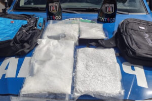 Dupla é presa com R$ 300 mil em cocaína pura em Chapadão do Céu