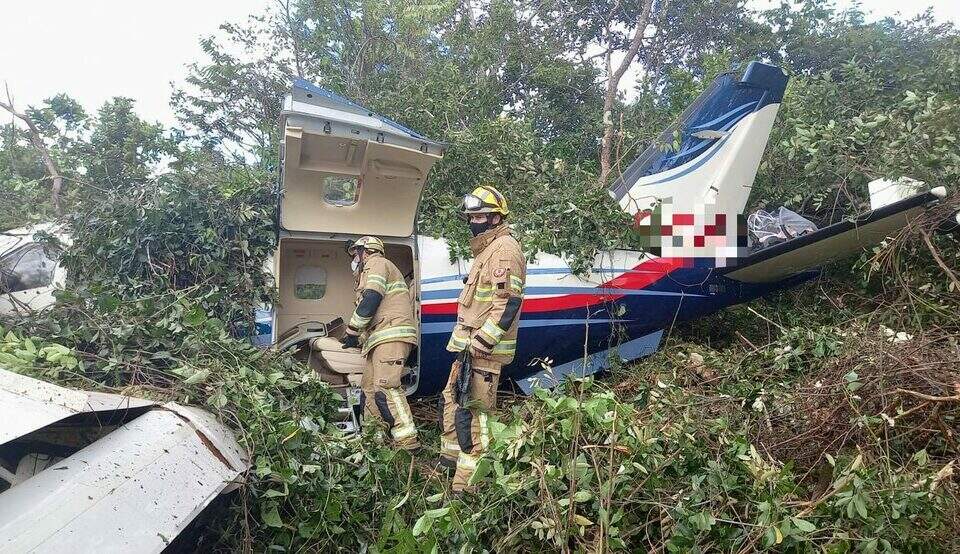 Avião cai em fazenda de Nelson Piquet, no DF; ex-piloto não estava a bordo (Foto: CBM-DF)