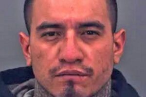 José Manuel Guzman foi preso enquanto limpava o sangue da vítima. Homem mata a irmã, com quem tinha relacionamento sexual