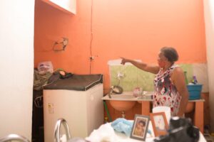 Desabamento de laje do Jardim Guanabara prejudica casa de vizinhos