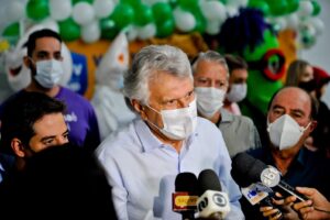 Caiado abre o Dia “V” de Vacinação contra Covid-19 em Goiás (Foto: Governo do Estado)