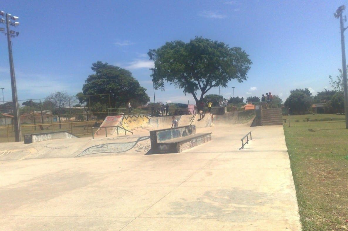 Pista do Itatiaia é opção para andar de skate em Goiânia