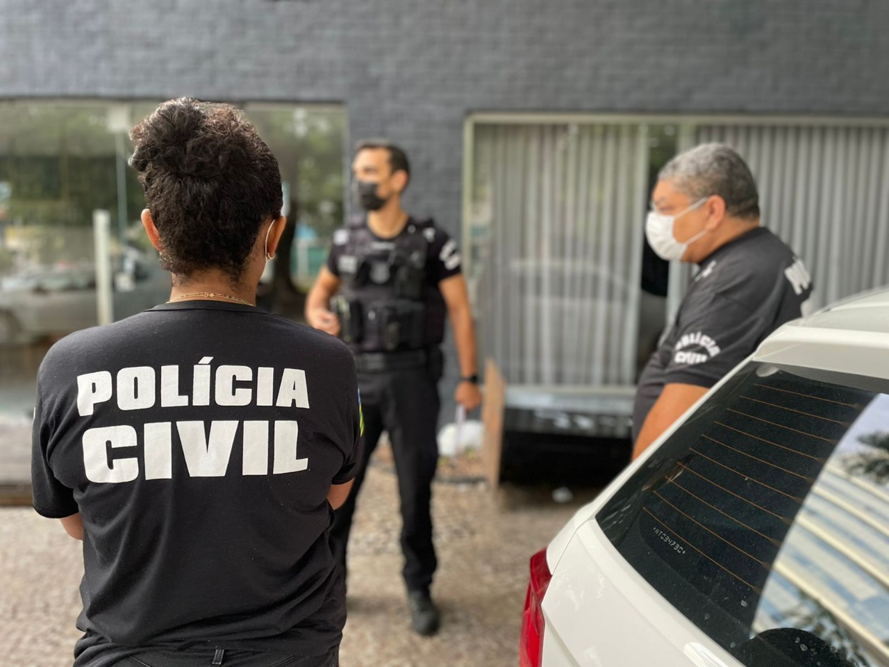 Empresários são presos por esquema de estelionato com venda de móveis planejados em Goiás