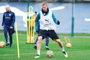 Oleksandr Zinchenko em treino pelo Manchester City