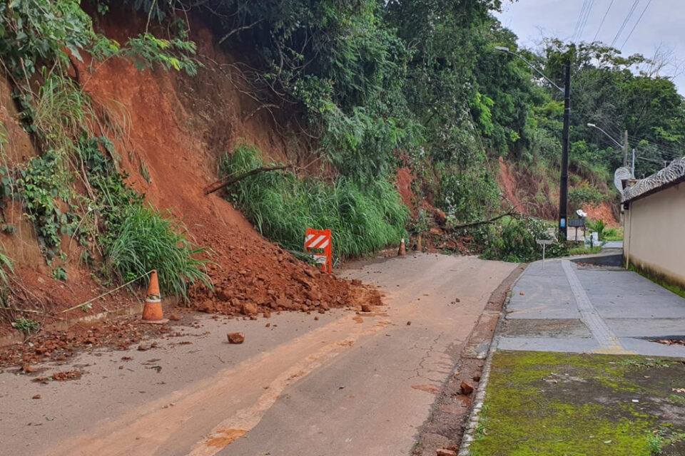 Morador da região do Morro do Mendanha teme novos deslizamentos de terra