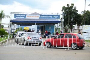 Ponto drive-thru de testagem para diagnóstico de Covid-19, em Aparecida (Foto: SecomAparecida)