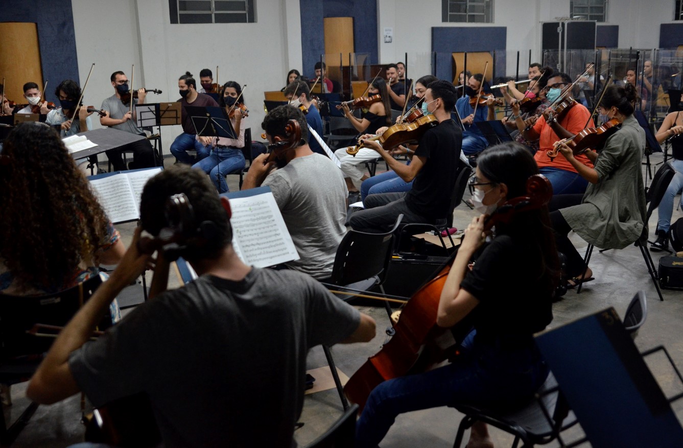 Orquestra Sinfônica Jovem de Goiás durante ensaio