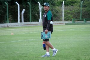 Treinador Glauber Ramos no comando do Goiás