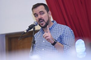 Léo Batista deixa PMN, assume Pros para montar chapa e organizar apoio a Mendanha