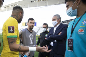 Neymar, Messi, Tite e Marquinhos conversando