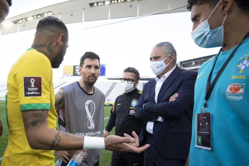 Neymar, Messi, Tite e Marquinhos conversando
