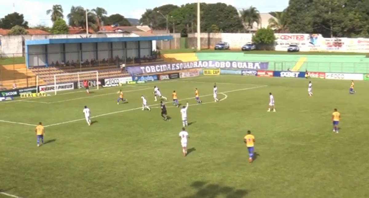 Jogo entre Iporá e Crac